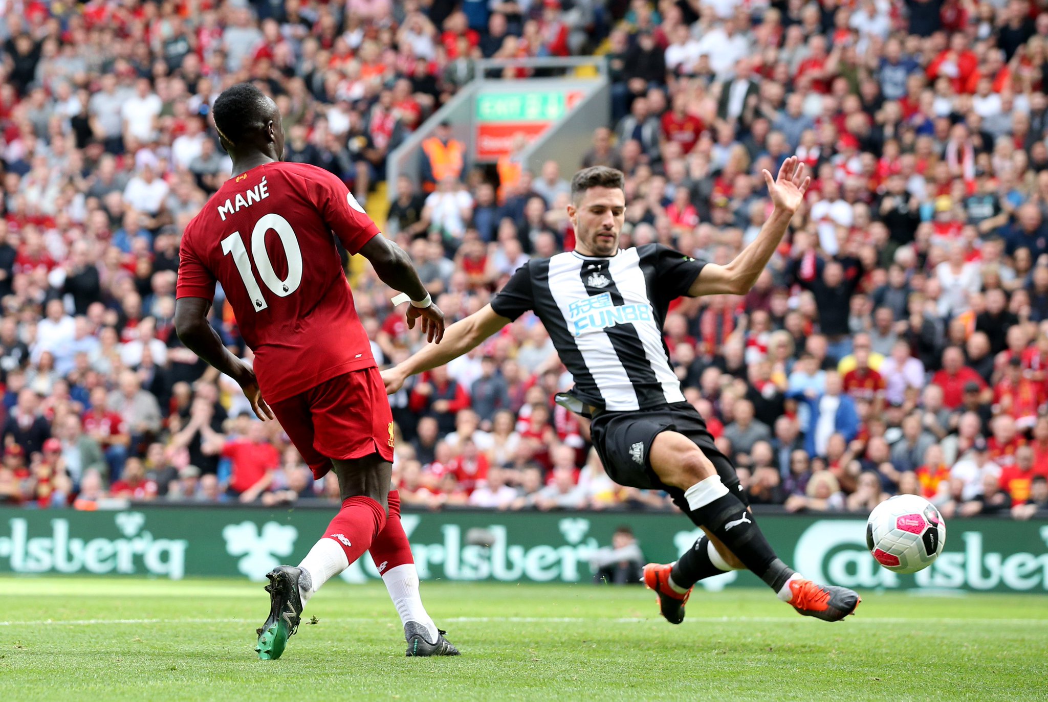 也为跨国执 也为跨国执